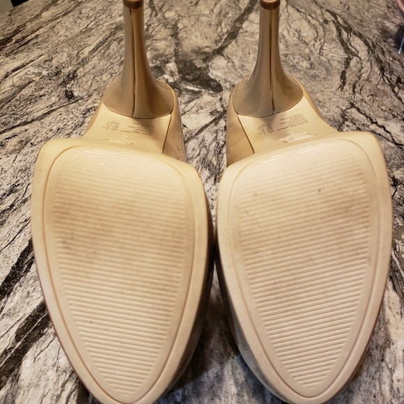 Brash size 9 nude heels - Picture 2 of 6
